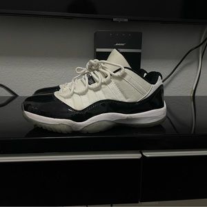 Jordan 11 low concord